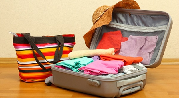 Để những đồ dùng cần thiết ở phía trên dể không làm xáo trộn vali