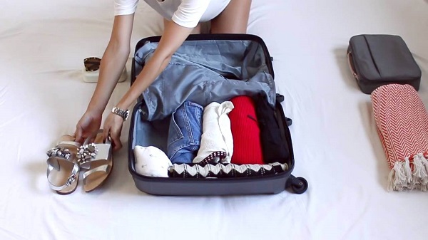 Kinh nghiệm xếp đồ trong vali du lịch với nguyên tắc “kim tự tháp”  