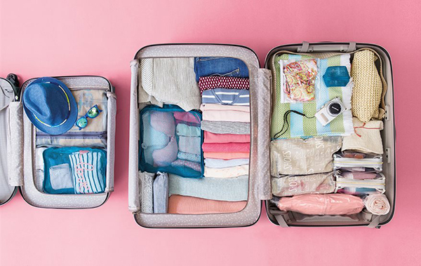 Hãy tận dụng tối đa mọi khoảng trống trong chiếc vali để nhét đồ  