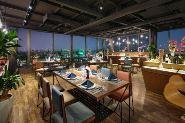 Panorama Restaurant & Bar Top là một nhà hàng châu Âu chuẩn mực