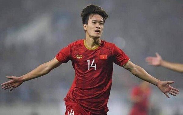Tiền vệ Nguyễn Hoàng Đức được nhận danh hiệu quả bóng vàng Việt Nam 2021