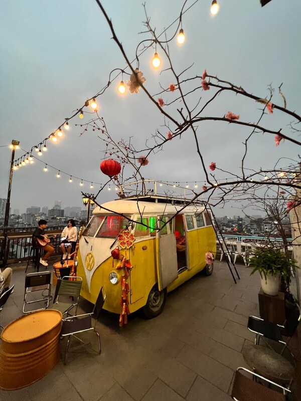 Ngất ngây với 08 quán cafe rooftop Hà Nội view đẹp từng mi-li-mét