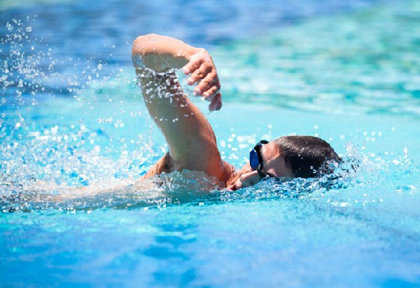 Môn thể thao bơi lội khiến các cơ hoạt động liên tục khi bơi sải, thúc đẩy lưu thông máu trong cơ thể