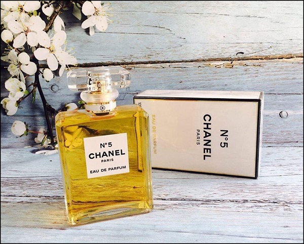 Chanel No 5 được ưa chuộng bởi sự khởi đầu đầy sảng khoái và tươi mới