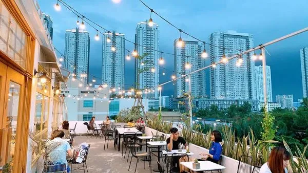 Cực chill với 12 quán Cafe Rooftop view sống ảo cực đẹp tại Sài Gòn