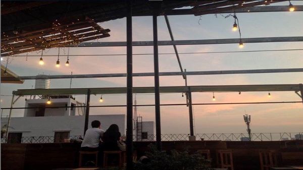 Cực chill với 12 quán Cafe Rooftop view sống ảo cực đẹp tại Sài Gòn