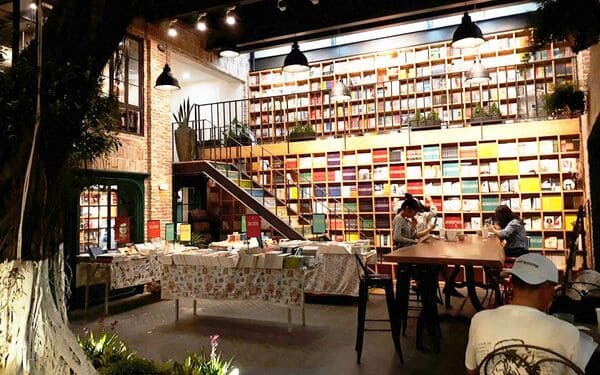 quán cafe sách ở hà nội nổi tiếng