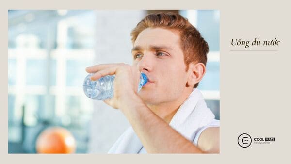 Uống đủ nước là điều mà bất kỳ ai đều cần thực hiện nếu muốn một cơ thể khoẻ mạnh 