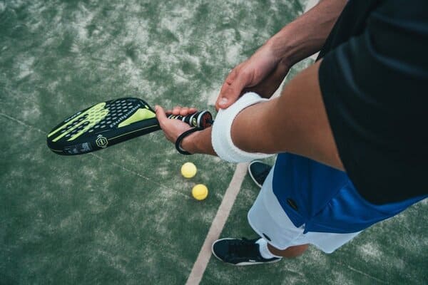 Phụ kiện sẽ giúp bạn chuyên nghiệp hơn trong mỗi trận đấu tennis và giảm bớt những chấn thương khi vận động