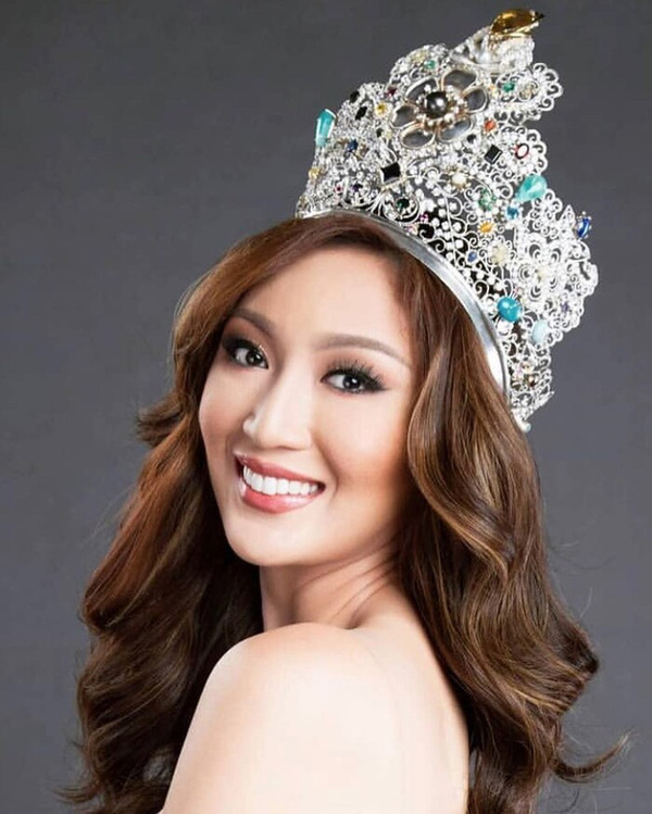 Vị trí thứ 2 thuộc về Miss Earth 2017 Karen Ibasco của Philippines