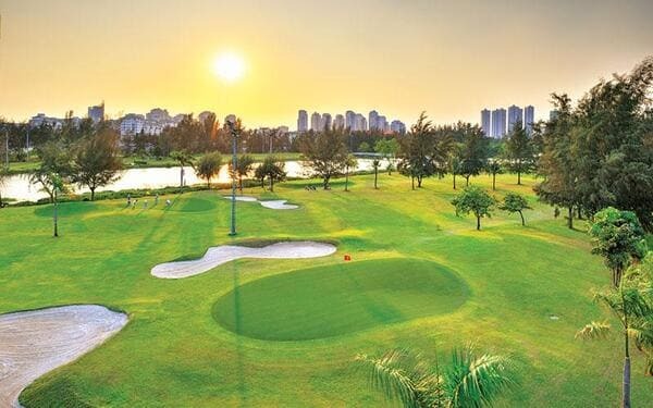 Cảnh hoàng hôn tuyệt đẹp tại sân golf Sai Gon South Golf Club