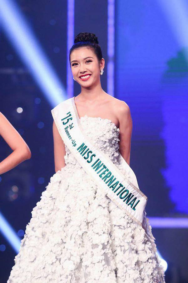 Thúy Vân mang vinh dự về cho nước nhà với giải Á hậu 3 ở Miss International 2015