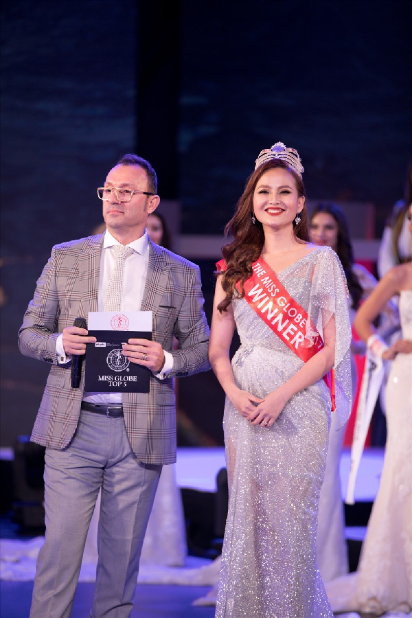 Khánh Ngân xuất sắc đăng quang ngôi vị hoa hậu cao nhất tại Miss Globe 2017