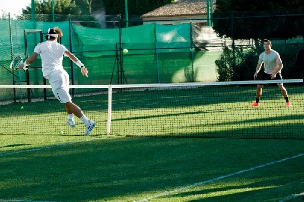 Sân tennis cứng