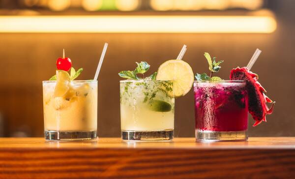 Đây là những ly cocktail thông thường mà bạn thấy trong bar 