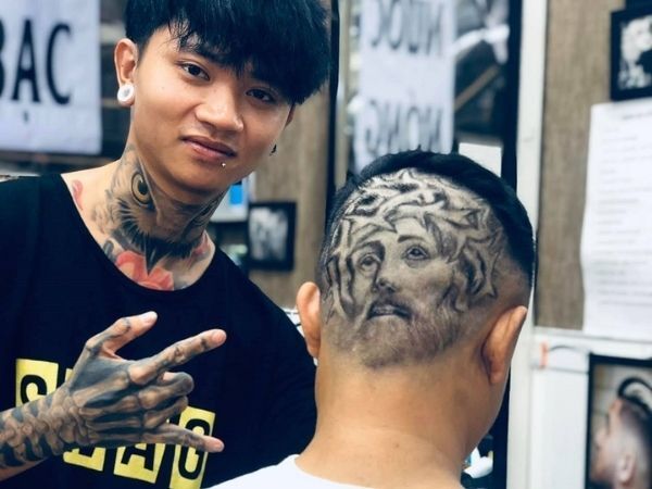 Đèn trang trí Poli – Biểu tượng của các Baber shop , tattoo , Donald Tru...  | Tattoos, Triangle tattoo, Watercolor tattoo