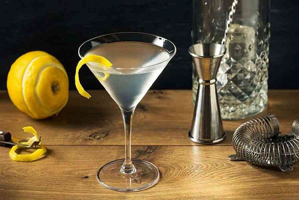 Pha cocktail với rượu Gin không thể thiếu hương vị của Martini