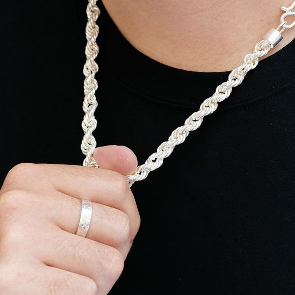 Shimmer Silver mang đến cho người dùng những mẫu dây chuyền tinh tế, độc đáo