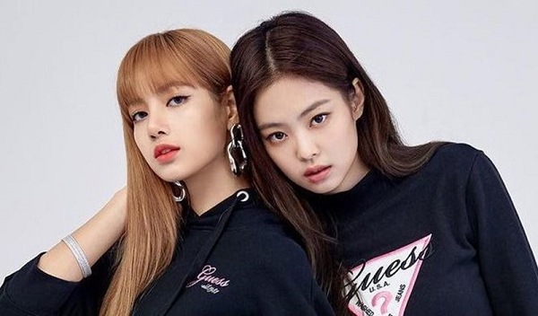 Chị em Jennie và Lisa luôn được fan "đẩy thuyền" vì có vibe “tình nhân”