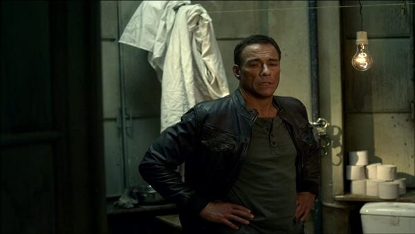 Diễn xuất của Jean-Claude Van Damme rất được khen ngợi trong Six Bullets