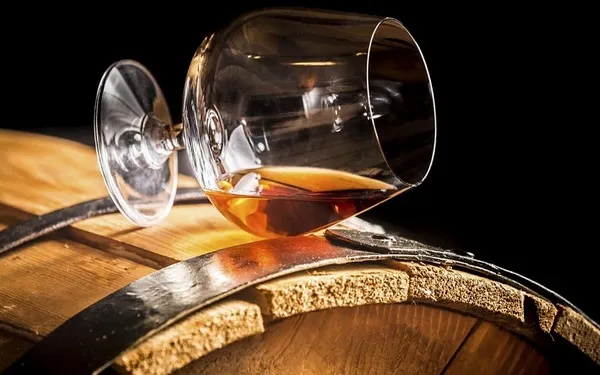 Rượu Cognac và Whisky là gì? Có sự khác nhau nào giữa 2 loại rượu?