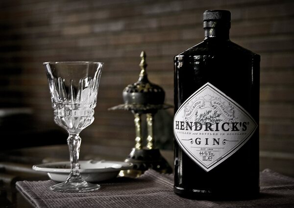Hendrick’s với vẻ ngoài cực kỳ chất lừ và hương vị nồng nàn thơm ngon 