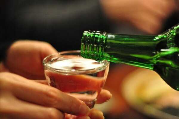 Rượu Soju có thể giúp bạn giảm tình trạng mắc bệnh Alzheimer và triệu chứng mất trí nhớ