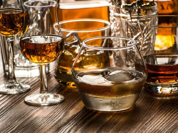 Rượu Cognac và Whisky là gì? Có sự khác nhau nào giữa 2 loại rượu?