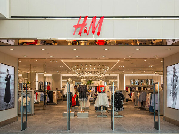 H&M nhận được rất nhiều sự yêu thích của khách hàng Việt Nam