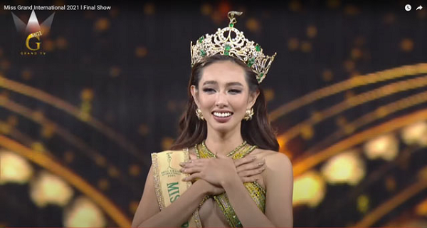 Màn đăng quang đầy tự hào đến từ vị trí của Nguyễn Thúc Thùy Tiên