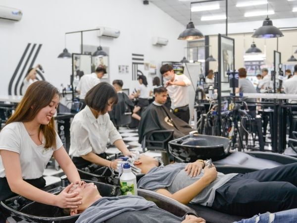 Tiệm cắt tóc 30Shine nổi tiếng Sài Thành