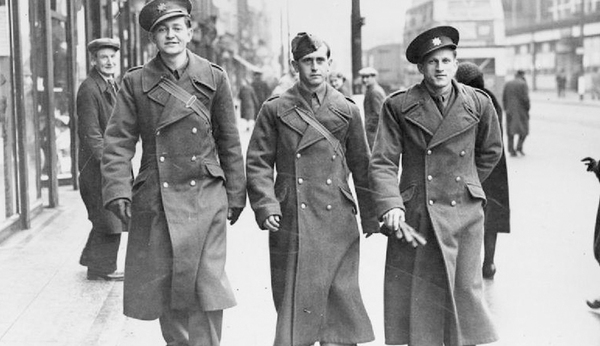 Tìm hiểu trench coat là gì ? Lịch sử ra đời của áo trench coat nam