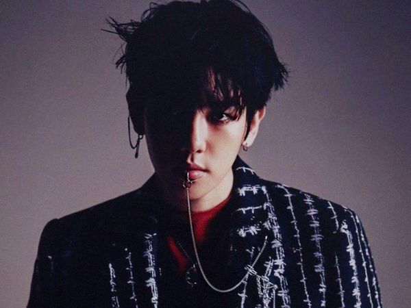 Baekhyun phá cách tạo hình với khuyên môi