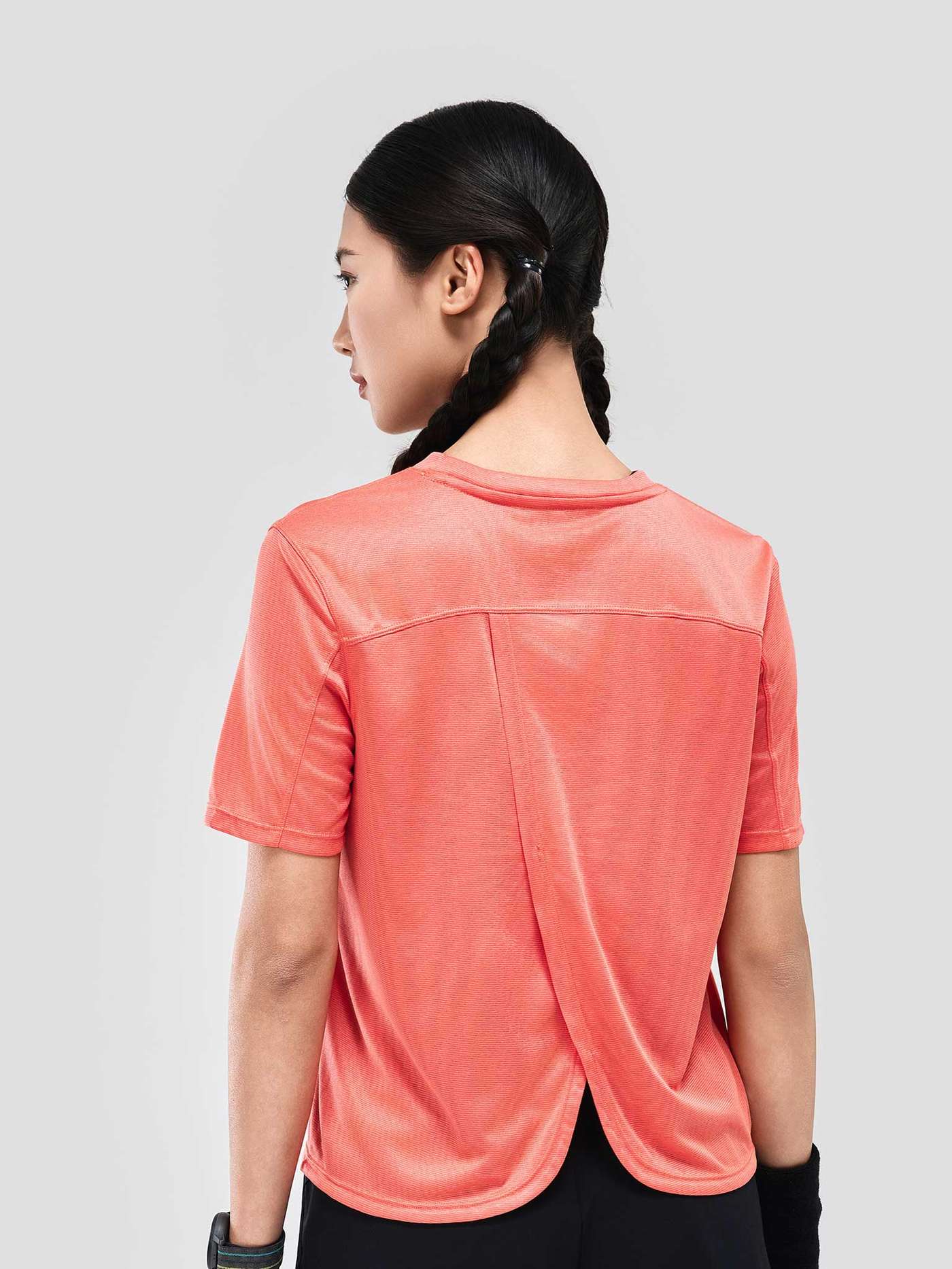 Áo thể thao nữ Lightweight Tee - undefined
