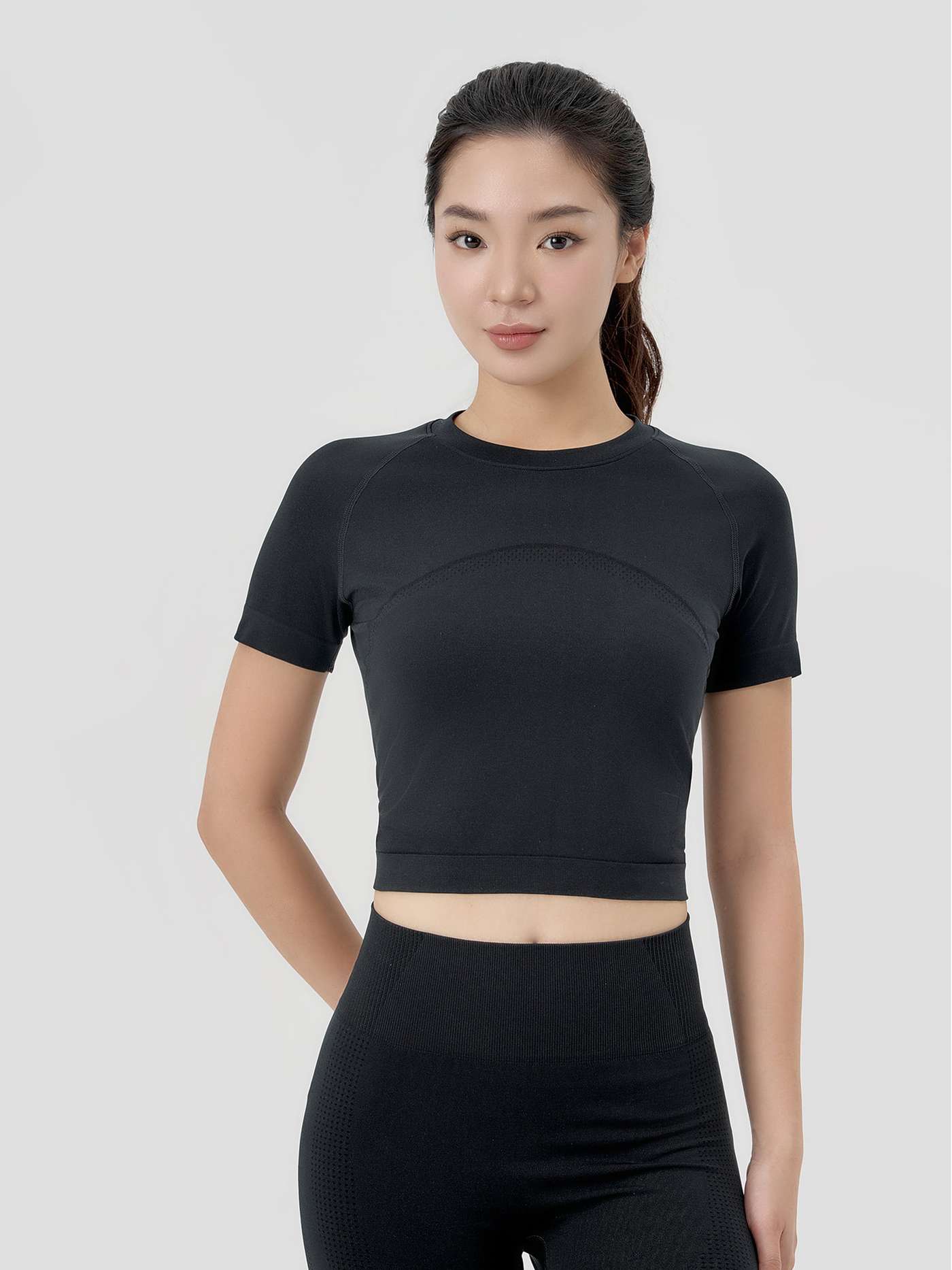 Croptop thể thao Vital Seamless - Đen - undefined